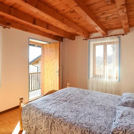 2 Bedroom Lovely In Zorzoi Holiday home Sovramonte