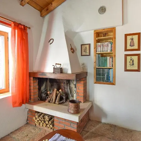 Holiday home 2 Bedroom Lovely In Zorzoi Sovramonte